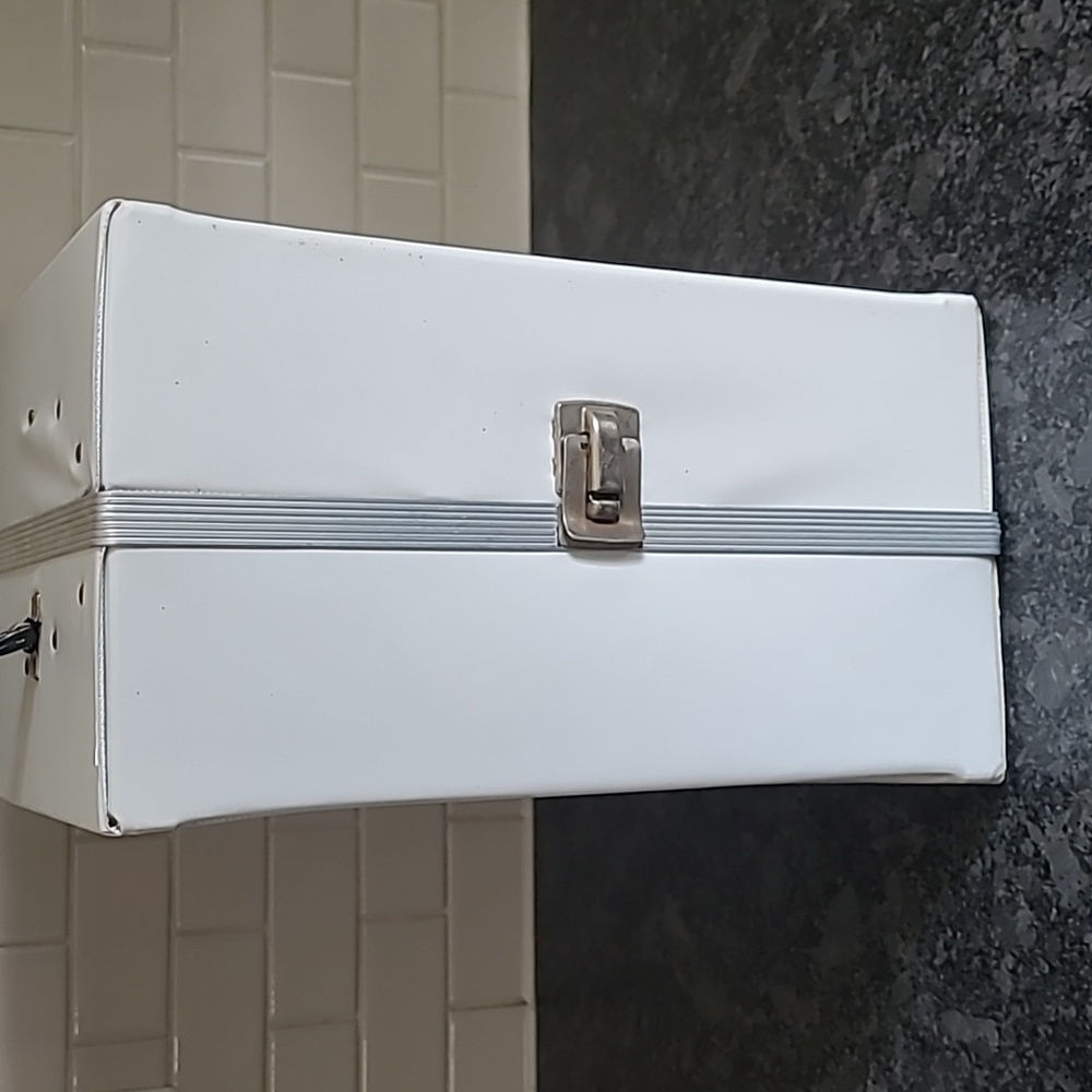 Barbie Vintage 1968 "The World of Barbie Doll Trunk" Carrying Wardrobe Case - Picture 7 of 16